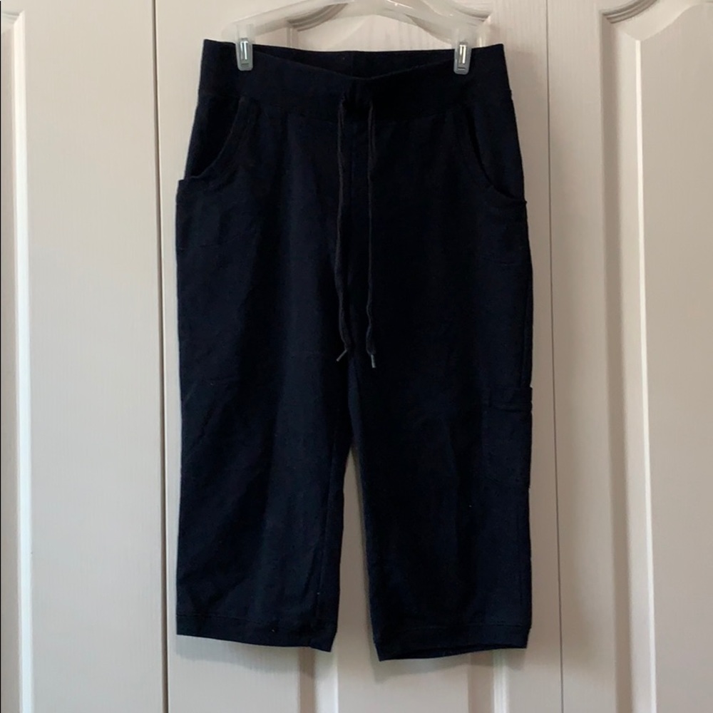 BLACK CAPRIS